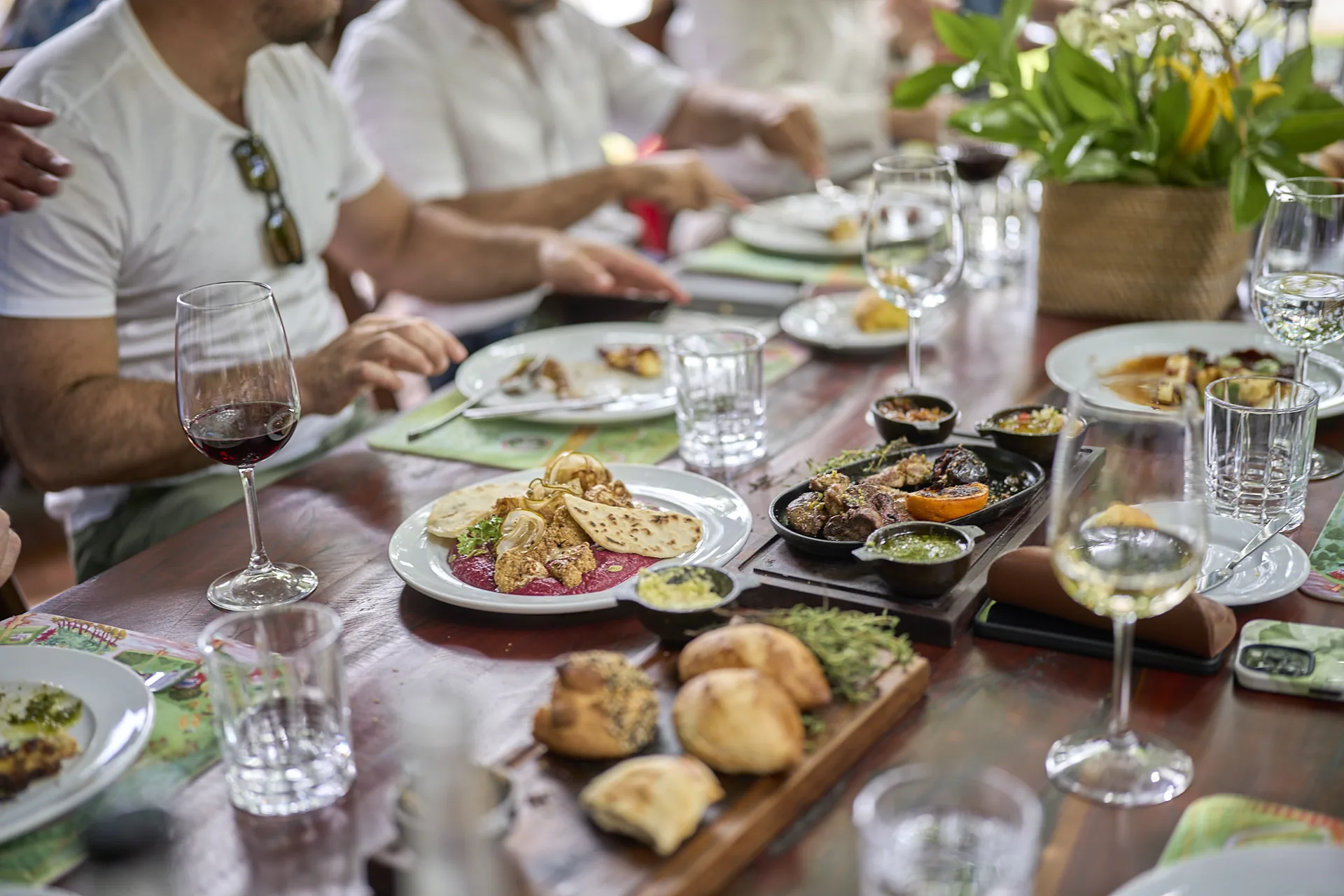 Platos para compartir en la mesa